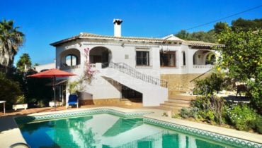 Ruime villa met open uitzicht in Moraira – Immo Costa Blanca